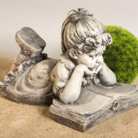 tüdruk raamatuga art. 71