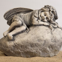 Pöialliisi kivil lamav