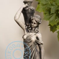 naine kannudega ART 401