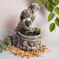 ART 369 Kibul istuv naine kannuga