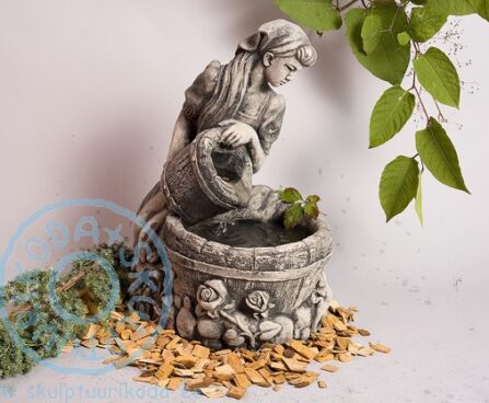 ART 369 Kibul istuv naine kannuga